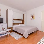 아파트 Petar 트로기르